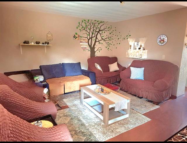 2 BEDROOM TOWNHOUSE FOR SALE IN GREENHILLS
